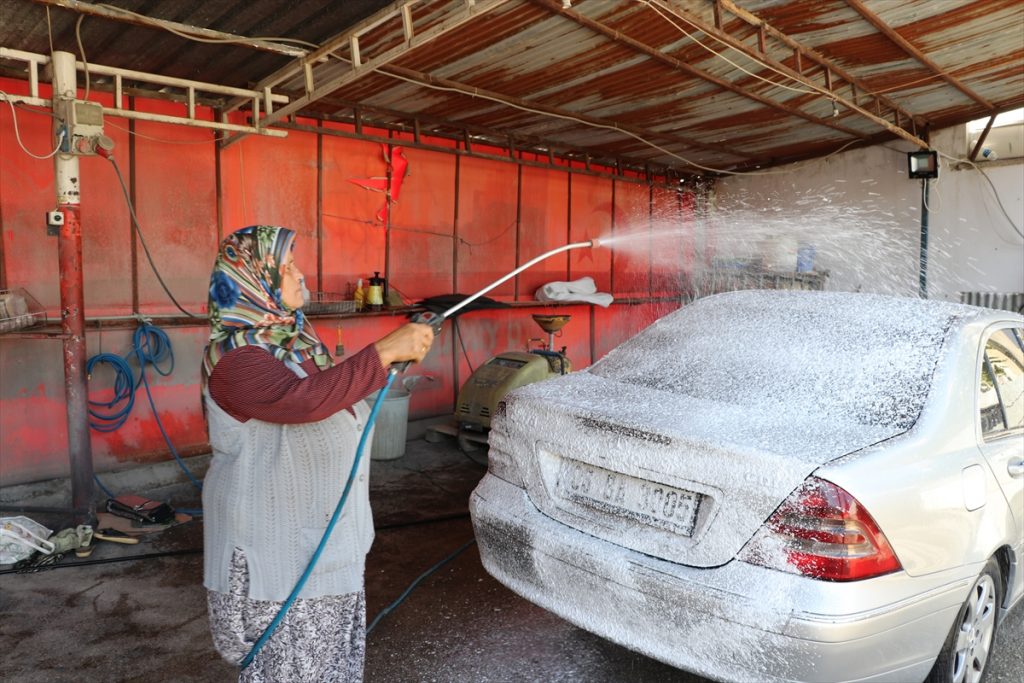 Denizlili karı-koca, trafik kazasında ölen oğullarından kalan oto yıkamacısını çalıştırıyor 2 20200907 2 44232176 57956241 Web