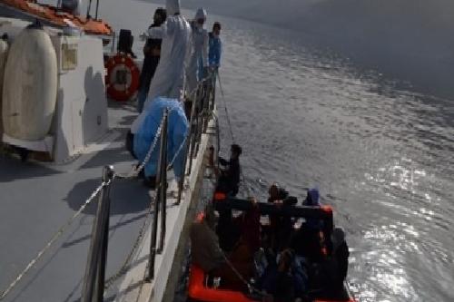 Kuşadası’nda 13 düzensiz göçmen kurtarıldı 1 kusadasinda 13 duzensiz gocmen kurtarildi ajEnjGWc