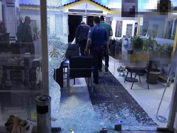 Kuşadası’nda emlak ofisi kurşunlandı 1 kusadasinda emlak ofisi kursunlandi aLq4wjQr