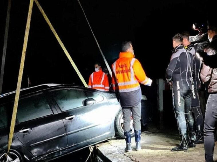 Sahil güvenlik depremden etkilenenlerin yardımına koştu 1 sahil guvenlik depremden etkilenenlerin yardimina kostu RDBQb7dv