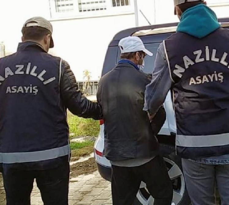 Arabasını park eden gencin cep telefonunu gasp etti 1 arabasini park eden gencin cep telefonunu gasp etti mF63n4GM
