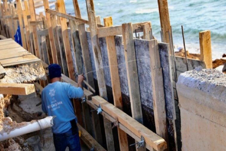 Didim’de belediye ekiplerinden yeni yıl mesaisi 1 didimde belediye ekiplerinden yeni yil mesaisi TPiZai9q